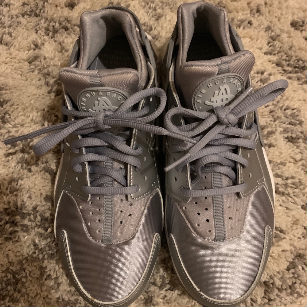 silver huaraches size 8